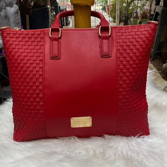 bebe Handbags - ♦️❣️♦️ RED LAPTOP PURSE♦️❣️♦️
